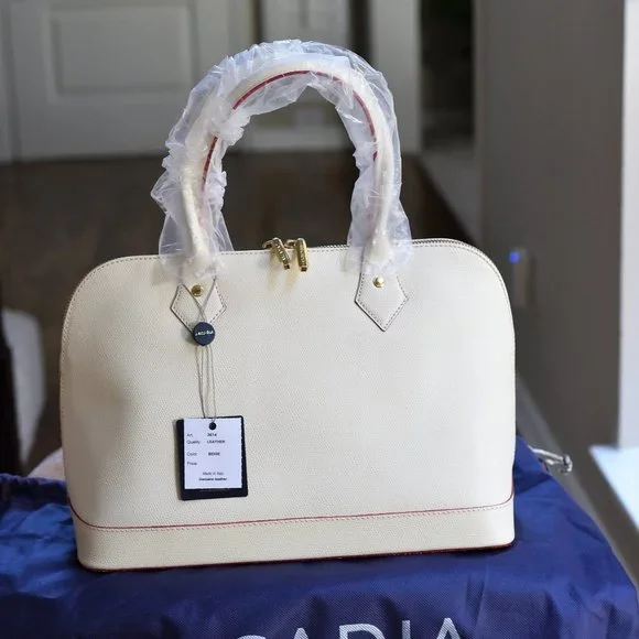 NEW ! ARCADIA  LEATHER BUGATTI BAG WITH DUST BAG. MADE IN ITALY - Picture 12 of 12